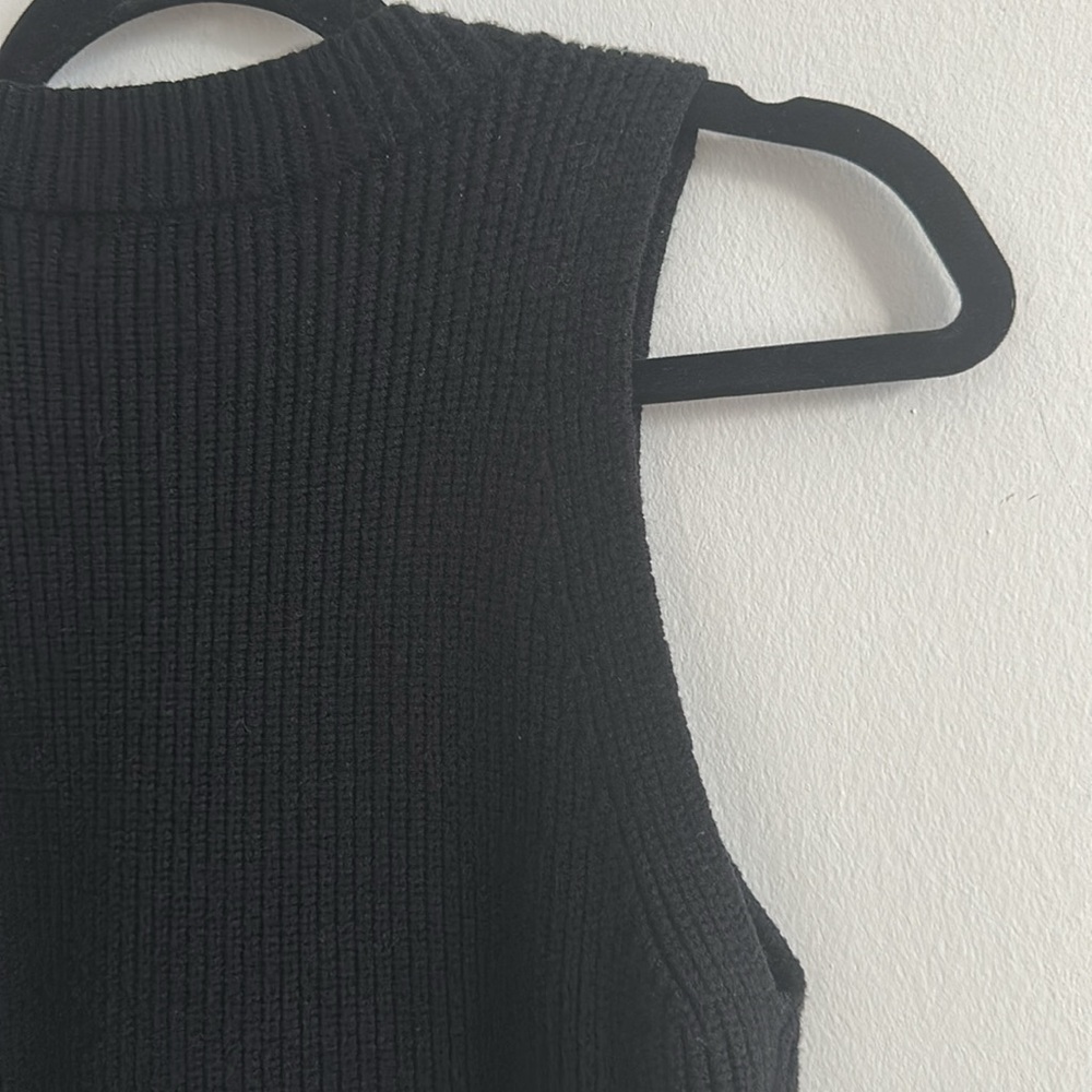 Black Sleeveless Knit Crop Top, Sz M - Picture 8 of 9